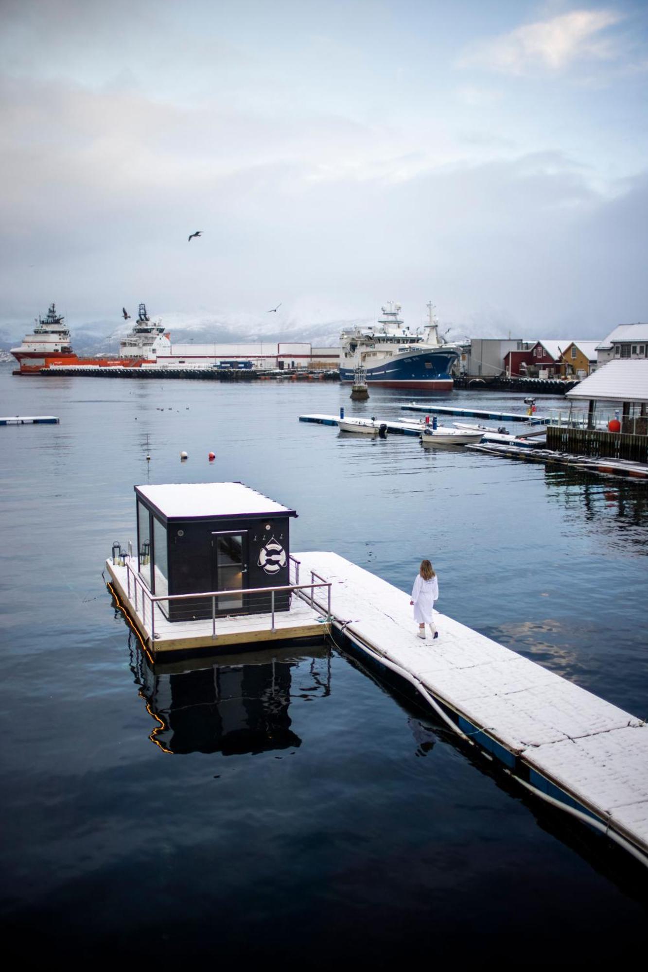 Knutholmen Hotel Kalvag Exterior photo
